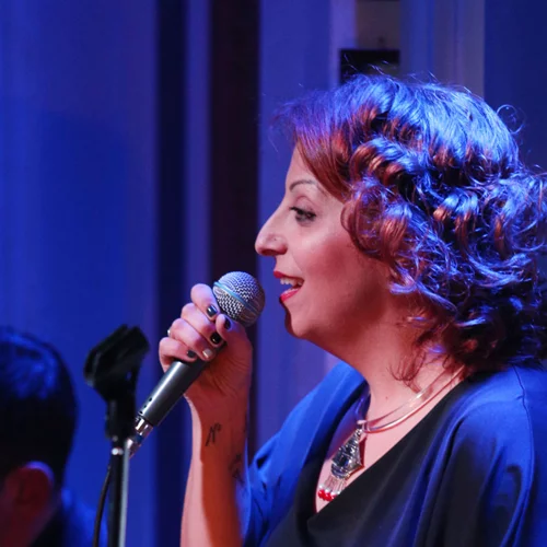 Η Λυδία Σέρβου αποκάλυψε το όνομα του μουσικοσυνθέτη που την παρενόχλησε σεξουαλικά στα 15 της