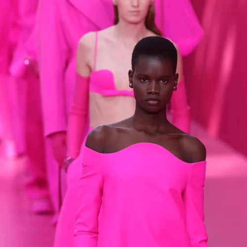 H συλλογή Valentino FW'22 είναι αφιερωμένη στο ροζ