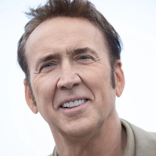 Στην Ελλάδα ο Νίκολας Κέιτζ για τα γυρίσματα της νέας του ταινίας | Δέχθηκε επίθεση από σμήνος μελισσών στα Μέγαρα