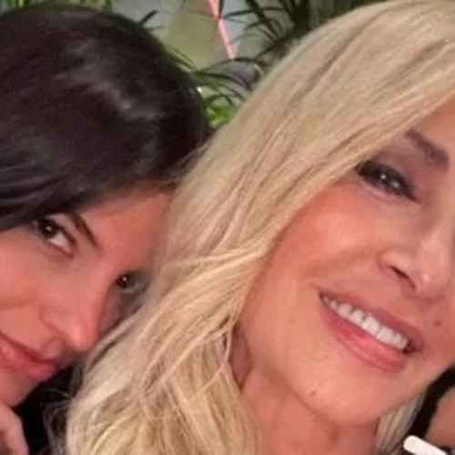 Άννα Βίσση | Για μπάνιο με τη Δήμητρα Κούστα - Το ολόσωμο πράσινο μαγιό της