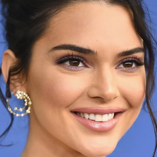 4 συνήθειες που πρέπει να αποφεύγεις αν έχεις ακμή