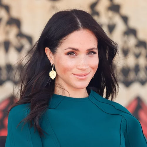 Ξέρουμε ποια βερνίκια χρησιμοποιεί η Meghan Markle για το "your nails but better" μανικιούρ της