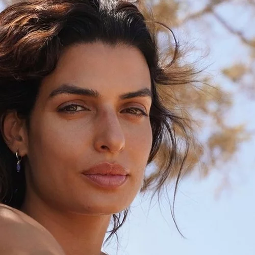 Τόνια Σωτηροπούλου | Για βουτιές με την αγαπημένη της παρέα στο "Τhe C beach bar"