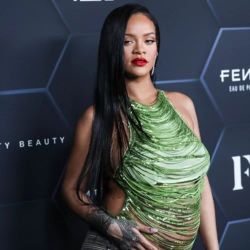 "Είναι μία πρόκληση" | Η Rihanna μιλάει για το στιλ της στη διάρκεια της εγκυμοσύνης