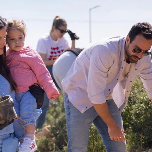 Η Χριστίνα Μπόμπα, ο Σάκης Τανιμανίδης και τα #tanimanidakia απολαμβάνουν μία οικογενειακή εξόρμηση