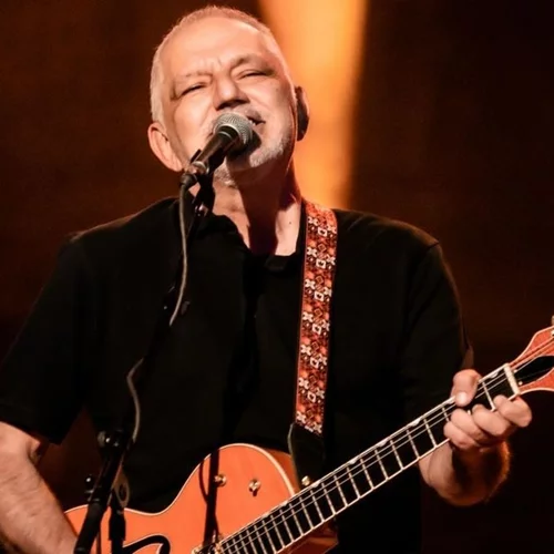 "Λεβέντης" | Ο Νίκος Πορτοκάλογλου σε σπάνια φωτογραφία από τη νεαρή του ηλικία