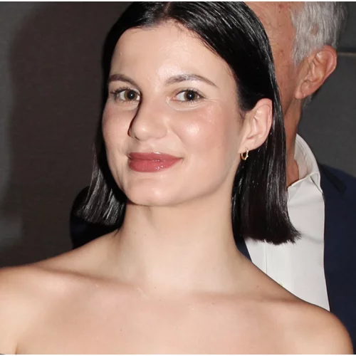 Αλίκη Καραμανλή | Η φρέσκια εμφάνιση με leather παντελόνι και sneakers