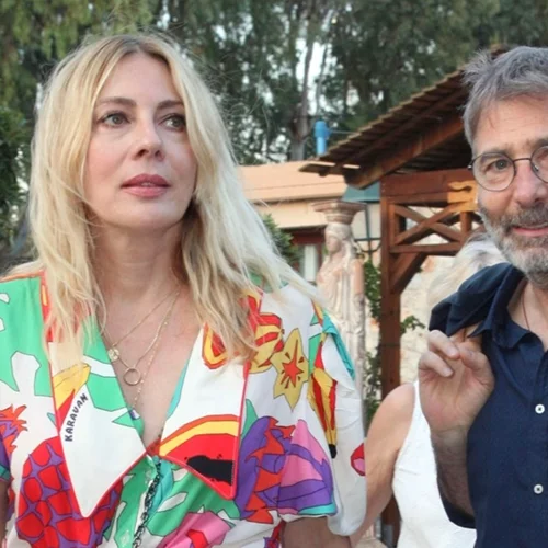 Η Σμαράγδα Καρύδη φόρεσε το πιο cool εμπριμέ φόρεμα του καλοκαιριού