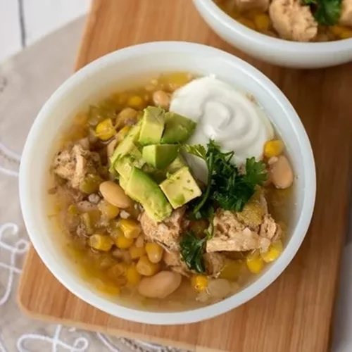 3 συνταγές βραδινού με κοτόπουλο κάτω από 260 θερμίδες (και χωρίς να πεινάς μετά)