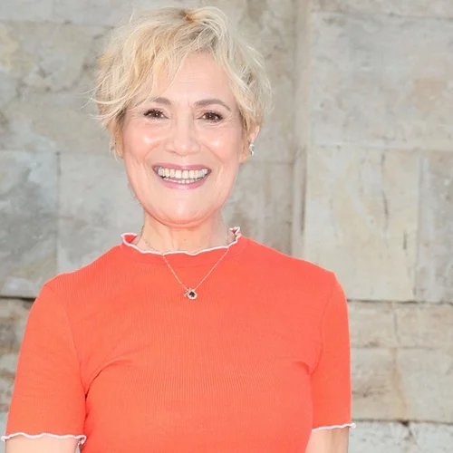 Σαν δίδυμες! Η Κωνσταντίνα Μιχαήλ μας συστήνει την αδερφή της