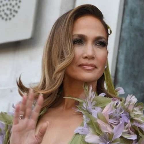 Haute Couture week | Τα πιο κομψά χτενίσματα που ξεχωρίσαμε στις εμφανίσεις των celebrities στο Παρίσι