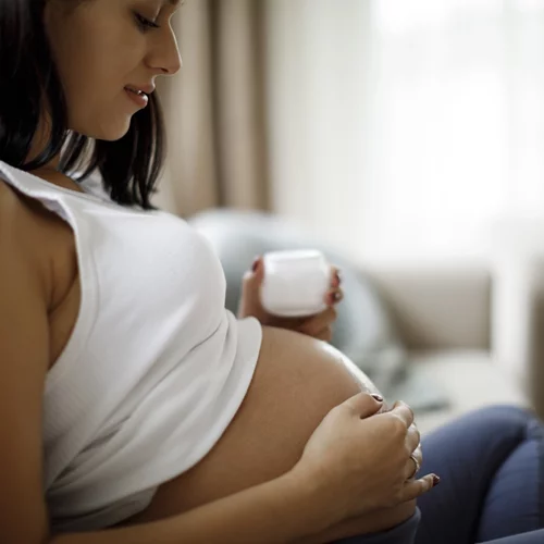 Ραγάδες στην εγκυμοσύνη | 10 πολύ ενυδατικά body oils για να τις προλάβεις / βελτιώσεις την όψη τους