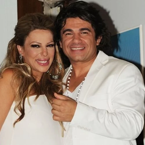 16 χρόνια πριν | Όταν η εγκυμονούσα Κέλλυ Κελεκίδου παντρεύτηκε τον Νίκο Κουρκούλη με κουμπάρα την Ελένη Μενεγάκη