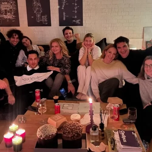 Maestro | Όλο το cast στο σπίτι του Αντίνοου Αλμπάνη - Το βίντεο του Χριστόφορου Παπακαλιάτη