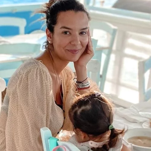 Νικολέττα Ράλλη | Η άκρως καλοκαιρινή φωτογραφία της κόρης της από τις διακοπές τους