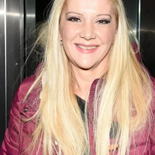 Όταν η Έλντα Πανοπούλου παντρεύτηκε τον εκλεκτό της καρδιάς της, με κουμπάρες την Ρένα Βλαχοπούλου και την Κατερίνα Γιουλάκη