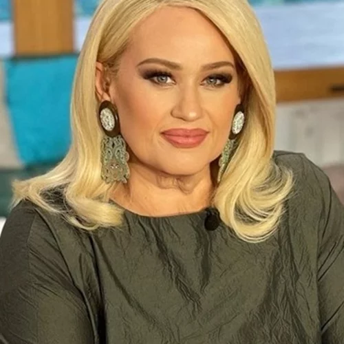 Το κομψό μαύρο κιμονό της Άσης Μπήλιου μας άρεσε πολύ