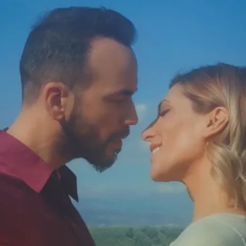 Πάνος Μουζουράκης - Τζίνα Βαρελά | Η σχέση τους πέρασε στο επόμενο level (video)
