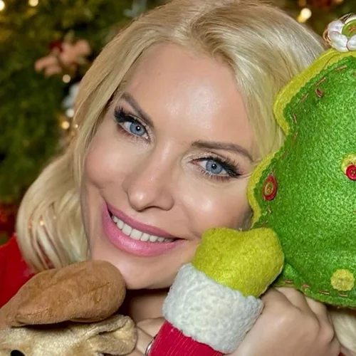 Η Ελένη Μενεγάκη στόλισε το σπίτι της | Η φωτογραφία από το σαλόνι της με τον Μάκη Παντζόπουλο