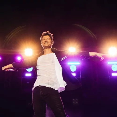 "Moments" με τον Σάκη Ρουβά | Η συναυλία του Έλληνα star στο Κατράκειο