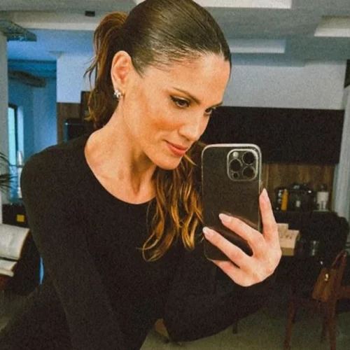 Μαίρη Συνατσάκη | Οι followers της παρατήρησαν ότι φοράει για μέρες τα ίδια ρούχα (και εμείς την καταλαβαίνουμε απόλυτα)