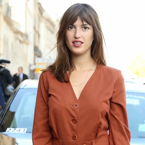 Αυτή είναι η τσάντα που κρατούν κάθε καλοκαίρι οι Γαλλίδες fashionistas