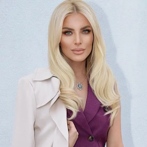 Η Κατερίνα Καινούργιου φόρεσε το πολυτελές αξεσουάρ μαλλιών που αναβαθμίζει και την πιο απλή εμφάνιση