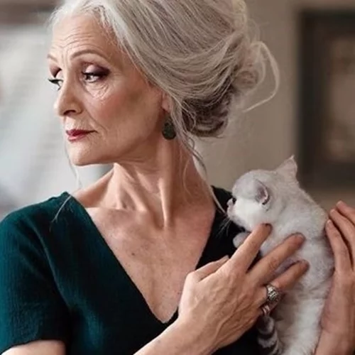 Το πρακτορείο μοντέλων που συνεργάζεται με μοντέλα από 45 έως 80 ετών