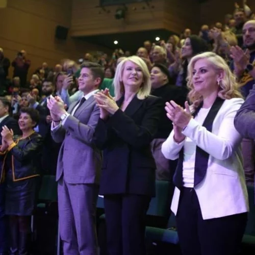 Κίνημα Δημοκρατίας | Ένα κόμμα ιδεολογικό super market