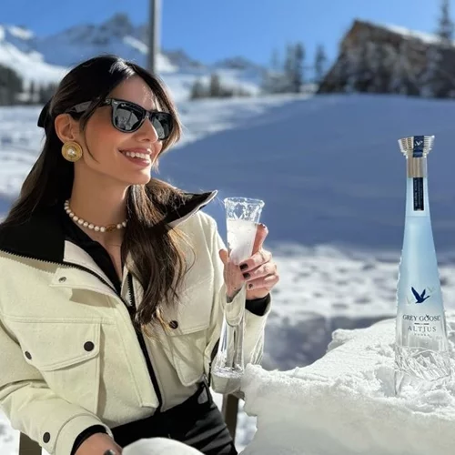 Η εκθαμβωτική Ηλιάνα Παπαγεωργίου διασκέδασε στην Κουρσεβέλ των γαλλικών Άλπεων με την ultra premium βότκα Grey Goose Altius