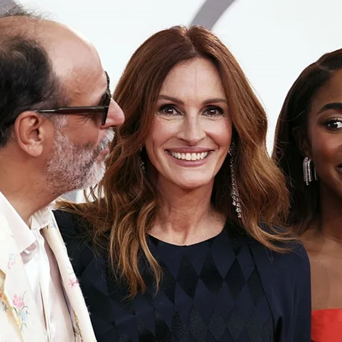 Julia Roberts | Η πρώτη εμφάνιση στη Μόστρα της Βενετίας και η αποθέωση με χειροκρότημα διάρκειας 6 λεπτών