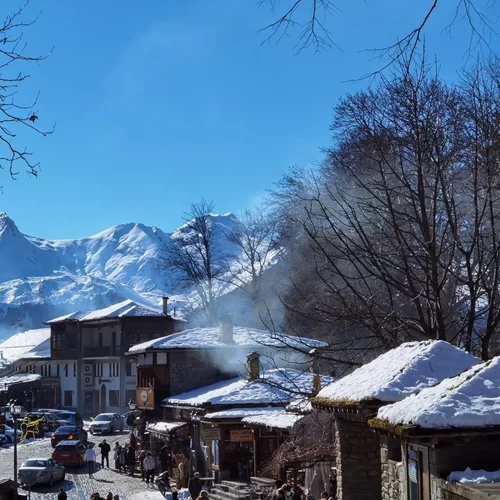Ντύθηκαν στα ''λευκά'' τα Γιάννενα | Χιονίζει στο κέντρο της πόλης, στους -3 η θερμοκρασία