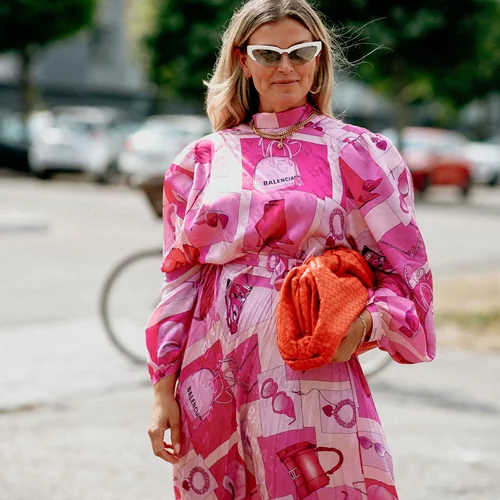 Θα τα φορούσε και η Carrie Bradshaw | Δες τα ιδιαίτερα mules που ανακαλύψαμε στα Stradivarius