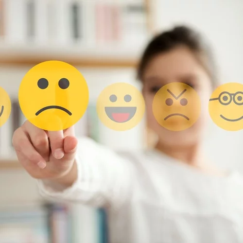 Νέα έρευνα | Οι γονείς-ελικόπτερα ευθύνονται για την αύξηση της παιδικής κατάθλιψης τις τελευταίες δεκαετίες και όχι τα social media