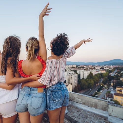 Έτσι θα δημιουργήσεις τα πιο κομψά καλοκαιρινά σύνολα με σορτσάκια