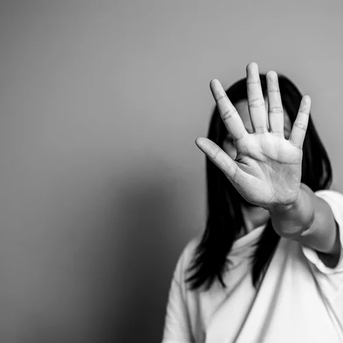 H L’ Oreal Paris γιορτάζει την Παγκόσμια Ημέρα για την εξάλειψη της βίας κατά των γυναικών, ευαισθητοποιώντας το κοινό ενάντια στην Παρενόχληση σε Δημόσιο Χώρο