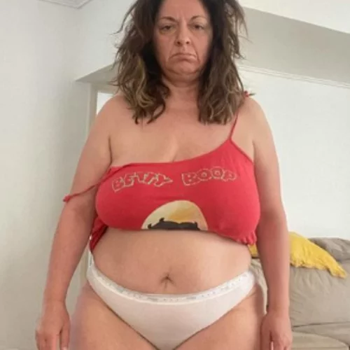 Σοφία Μουτίδου | Μας δείχνει το σώμα της χωρίς φίλτρα