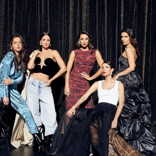 Μια iconic εμπειρία μόδας, θηλυκότητας και glam με επίκεντρο τη νέα Studio S/S23 συλλογή της H&M και 5 fashion icons