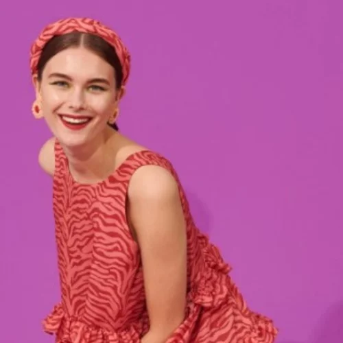 Είσαι καλεσμένη σε γάμο ή βάφτιση; 5 φορέματα Ελλήνων σχεδιαστών που θα σε κάνουν να ξεχωρίσεις