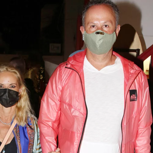 Μαρία Μπεκατώρου | Χέρι-χέρι με τον σύζυγό της στη Μύκονο (pics)