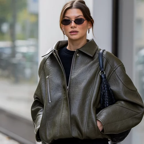 Κρυώνεις πολύ; Το καφέ oversize μπουφάν από τη Stradivarius που θα σε κρατάει πάντα ζεστή