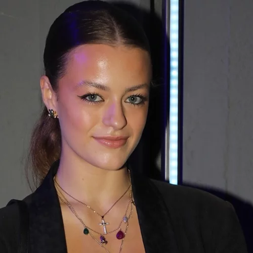 Full bangs are back | Η Γαία Μερκούρη αποδεικνύει ότι οι "γεμάτες" αφέλειες είναι cool