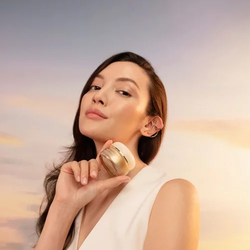 Η πολυτελής κρέμα επανόρθωσης που επαναφέρει τη νεότητα στην επιδερμίδα