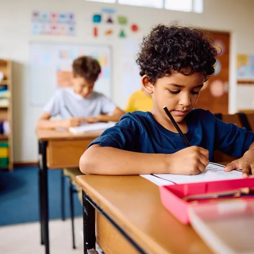 Viral βίντεο | Είναι αυτό το πιο περίεργο πράγμα που έπρεπε να αγοράσουν οι γονείς για τη νέα σχολική χρονιά;