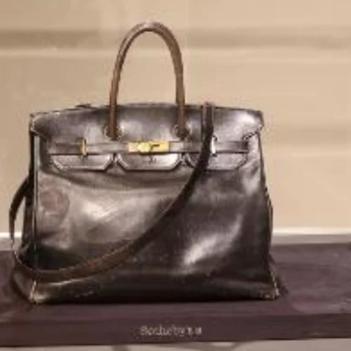 Η πρώτη τσάντα Birkin του οίκου Hermès πουλήθηκε σε δημοπρασία έναντι 8,5 εκατ. ευρώ