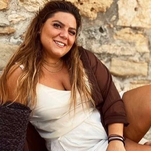 Δανάη Μπάρκα | Τη φωτογραφίζει ο Απόστολος Ρουβάς στις διακοπές τους
