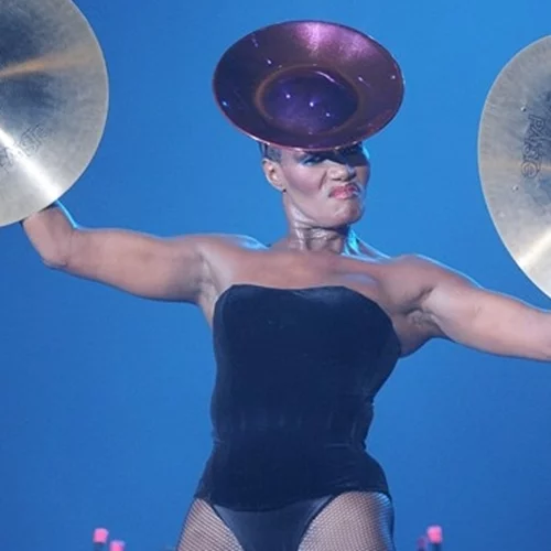 Grace Jones | Η θρυλική 74χρονη fashion icon επιστρέφει στο μόντελινγκ