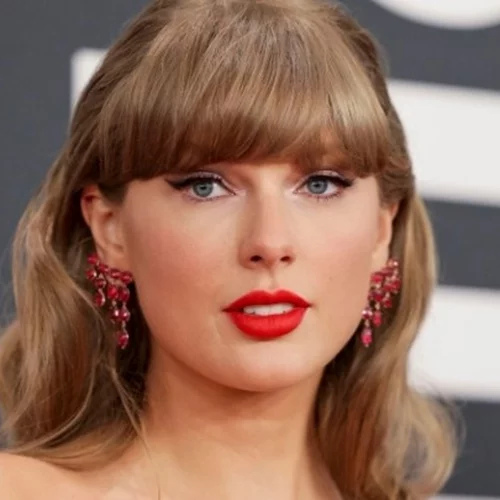 Η Τέιλορ Σουίφτ αποκαλύπτει λεπτομέρειες για το νέο της άλμπουμ "The Life of a Showgirl"