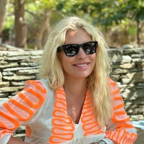 Ελένη Μενεγάκη | Η φωτογραφία από το σπίτι της στα Άχλα - Με καφτάνι και μπικίνι