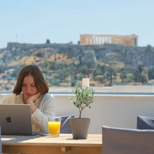 Open Air Athens | Tο νέο βίντεο της Aegean που εξυμνεί τη ζωή στην Αθήνα